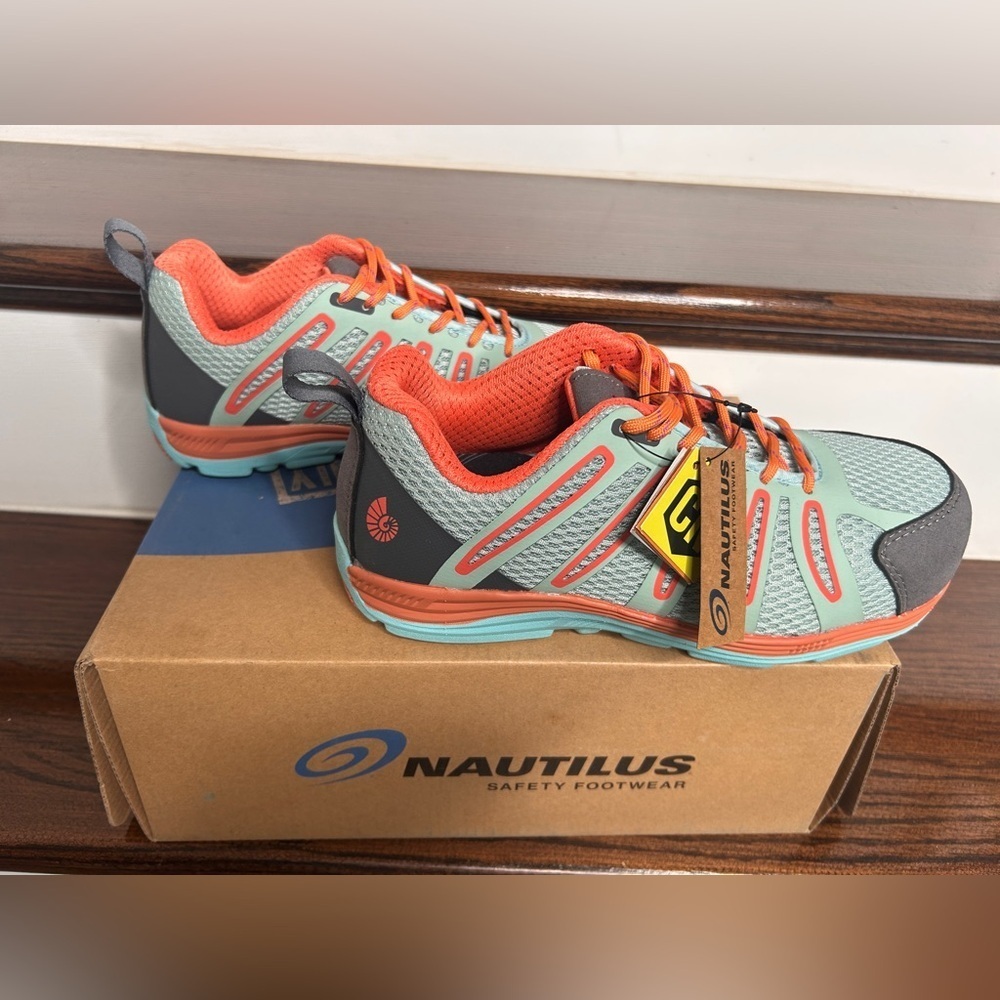 Nautilus Women’s Carbon Fiber Toe Slip-Resistant Work Athletic Shoe,6.5 Wide - Picture 14 of 16